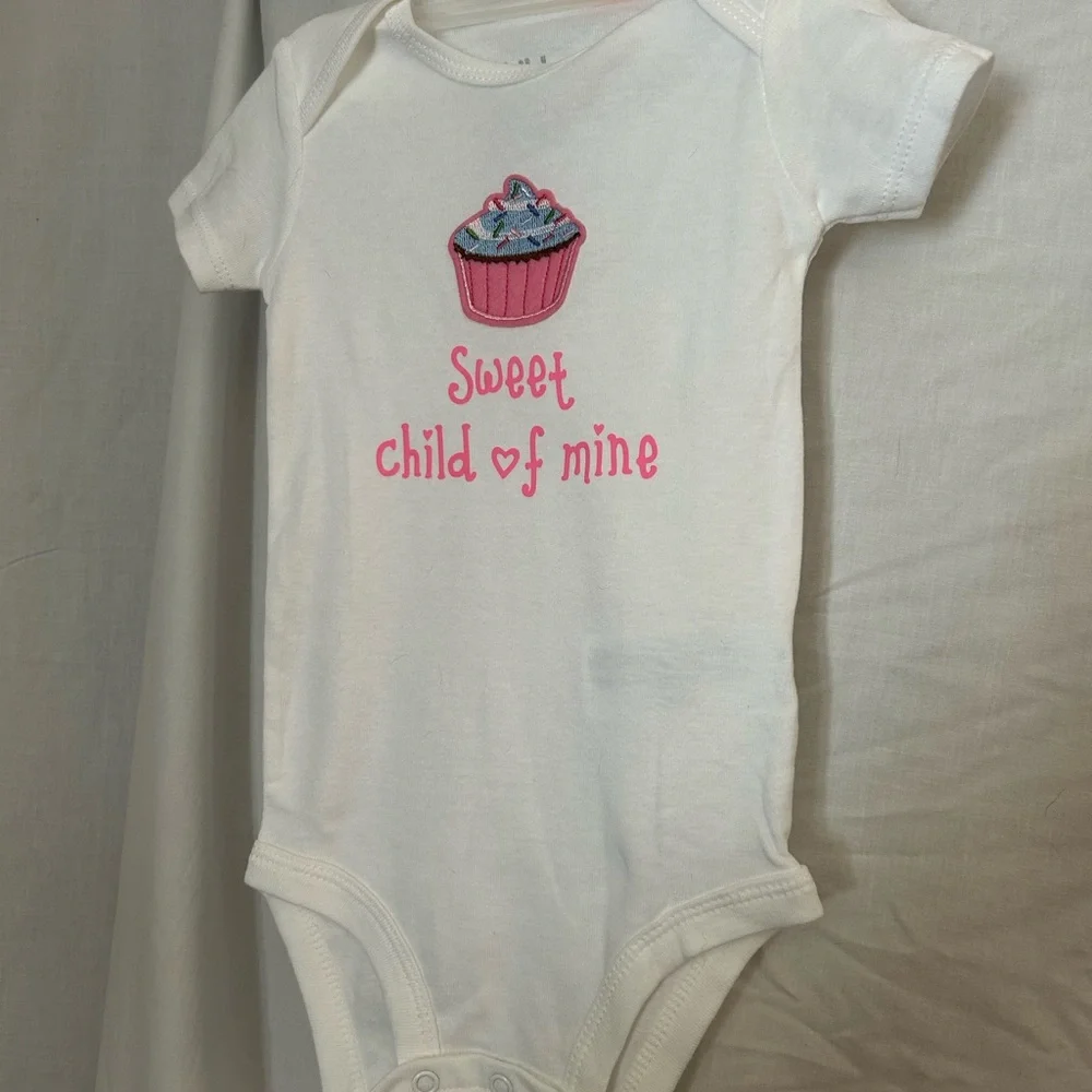 Carter's Girls‎ 6-9 month Onesie with Pink Cupcake